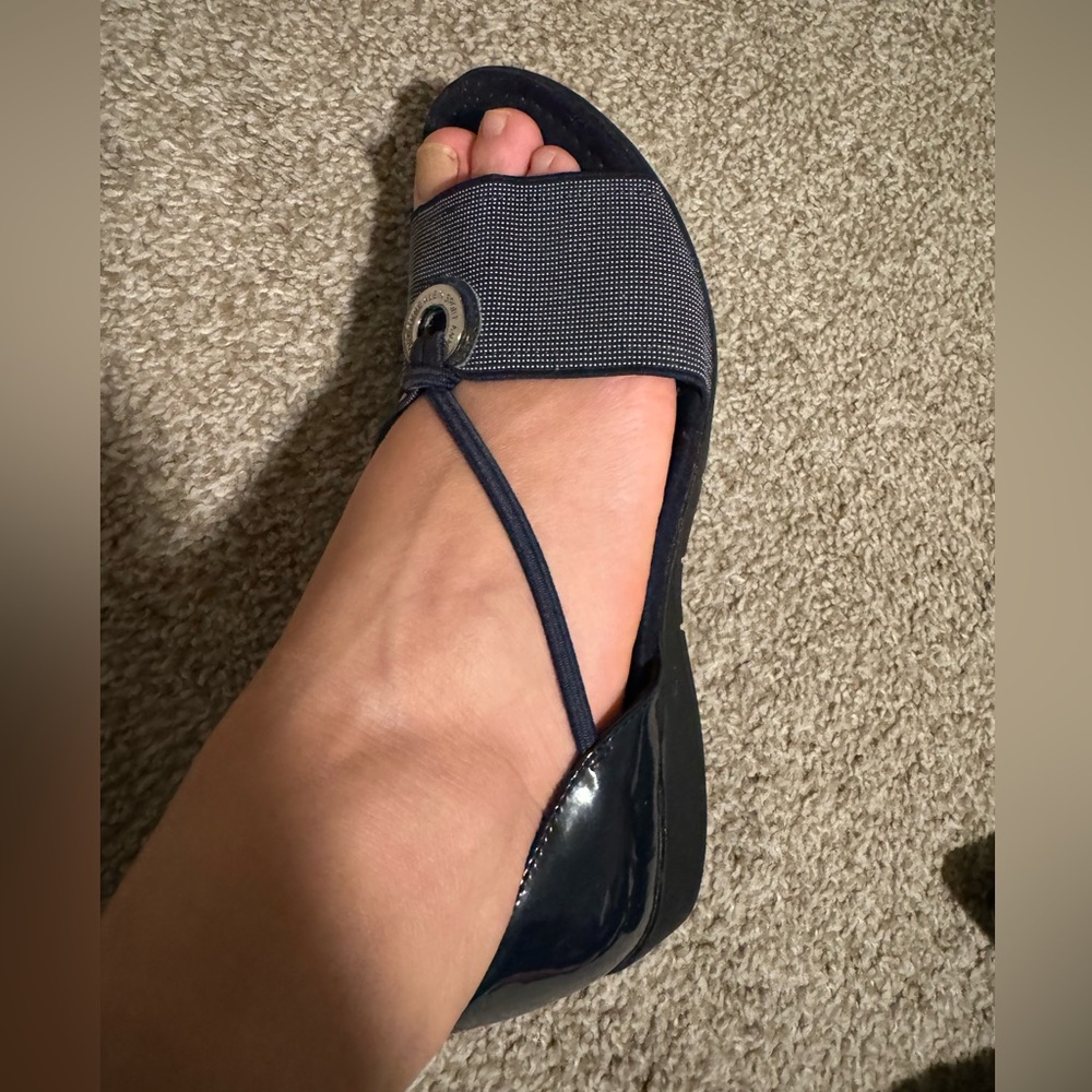 So comfortable looks new sandals